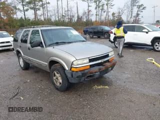 ✅ 2000 Chevrolet Blazer LT • VIN: 1GNDT13WXY2279737 • Lot: 41101393. Wystawiony na IAAI z przebiegiem 180 695 mil. Bezpłatny archiwum sprzedaży aukcyjnych z USA i szczegółowy raport historii pojazdu na DreamBid. Zdjęcie 1.