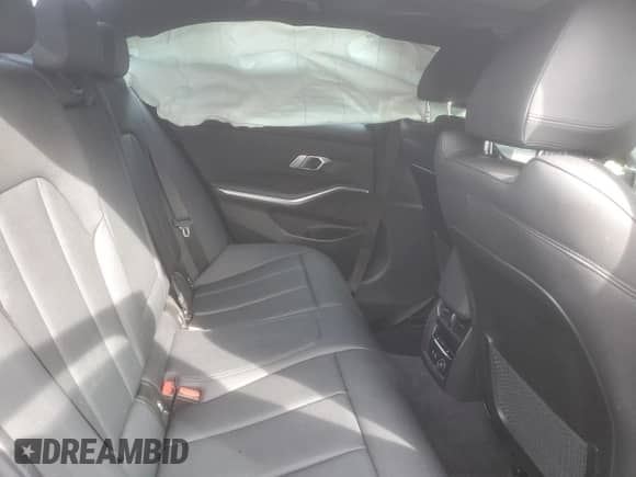 2019 BMW 3 Series 330i xDrive z VIN 3MW5R7J50K8A05297, wystawiony jako Copart lot #81021675 z przebiegiem Nie podano mil oraz Nie do naprawy • Non repairable. Historia ofert i sprzedaży dostępna na DreamBid. Obrazek 10.