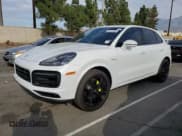 ✅ 2022 Porsche Cayenne E-Hybrid • VIN: WP1AE2AY5NDA26193 • Lot: 81417235. Wystawiony na Copart z przebiegiem 62 432 mil. Bezpłatny archiwum sprzedaży aukcyjnych z USA i szczegółowy raport historii pojazdu na DreamBid. Zdjęcie 1.