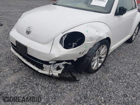 ✅ 2014 Volkswagen Beetle 2.0L TDI w/Sun/Sound/Nav • VIN: 3VWJL7AT1EM667366 • Lot: 43104884. Wystawiony na IAAI z przebiegiem 52 218 mil. Bezpłatny archiwum sprzedaży aukcyjnych z USA i szczegółowy raport historii pojazdu na DreamBid. Zdjęcie 6.