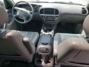 ✅ 2002 Toyota Sequoia Limited • VIN: 5TDBT48A22S069762 • Lot: 64633285. Wystawiony na Copart z przebiegiem 123 956 mil. Bezpłatny archiwum sprzedaży aukcyjnych z USA i szczegółowy raport historii pojazdu na DreamBid. Zdjęcie 8.