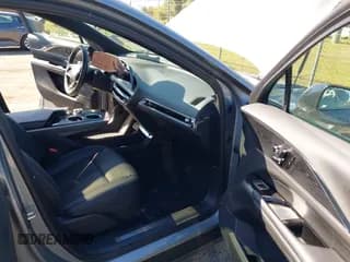 ✅ 2024 Cadillac LYRIQ Luxury • VIN: 1GYKPPRK3RZ101019 • Lot: 43294263. Wystawiony na IAAI z przebiegiem 13 570 mil. Bezpłatny archiwum sprzedaży aukcyjnych z USA i szczegółowy raport historii pojazdu na DreamBid. Zdjęcie 5.