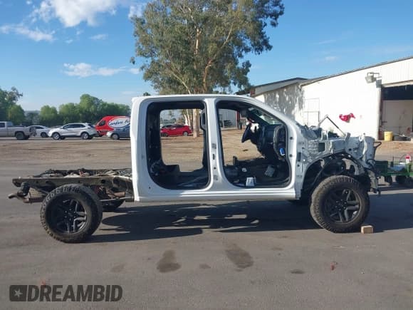 ✅ 2020 Chevrolet Silverado 1500 LT Trail Boss • VIN: 3GCPYFEL5LG376688 • Лот: 43278222. Опубликован ранее на IAAI с пробегом Не указан. Бесплатный доступ к архиву аукционных продаж из США и подробный отчёт об истории автомобиля на DreamBid. Изображение 13.