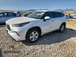 ✅ 2023 Toyota Highlander L • VIN: 5TDKDRBH2PS500222 • Лот: 80941285. Опубликован ранее на Copart с пробегом 55 933 миль. Бесплатный доступ к архиву аукционных продаж из США и подробный отчёт об истории автомобиля на DreamBid. Изображение 1.