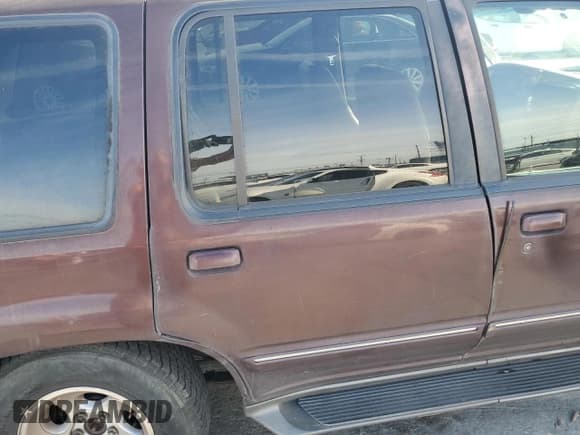 ✅ 1999 Ford Explorer XLT • VIN: 1FMDU32P8XZA16904 • Lot: 46546135. Wystawiony na Copart z przebiegiem 283 503 mil. Bezpłatny archiwum sprzedaży aukcyjnych z USA i szczegółowy raport historii pojazdu na DreamBid. Zdjęcie 12.