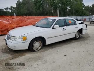 ✅ 2002 Lincoln Town Car Executive • VIN: 1LNHM81W62Y650606 • Lot: 56135495. Wystawiony na Copart z przebiegiem 117 973 mil. Bezpłatny archiwum sprzedaży aukcyjnych z USA i szczegółowy raport historii pojazdu na DreamBid. Zdjęcie 1.