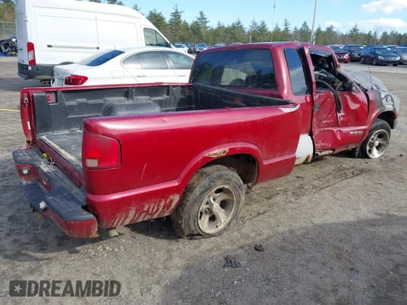 ✅ 2002 Chevrolet S-10 LS • VIN: 1GCCS19W028193517 • Лот: 41797507. Опубликован ранее на IAAI с пробегом Не указан. Бесплатный доступ к архиву аукционных продаж из США и подробный отчёт об истории автомобиля на DreamBid. Изображение 4.