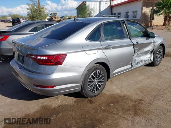 ✅ 2021 Volkswagen Jetta S • VIN: 3VWC57BU3MM061155 • Lot: 43195024. Wystawiony na IAAI z przebiegiem 59 998 mil. Bezpłatny archiwum sprzedaży aukcyjnych z USA i szczegółowy raport historii pojazdu na DreamBid. Zdjęcie 4.