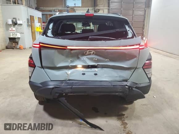 2025 Hyundai Kona SEL with VIN KM8HBCABXSU234040, listed as a Copart auction lot 43825495 with 2,340 mi miles and Clean title. Bid and sale history available at DreamBid. Image 6.