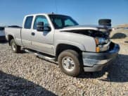 ✅ 2004 Chevrolet Silverado 2500HD LS • VIN: 1GCHK29U54E304416 • Lot: 84572925. Wystawiony na Copart z przebiegiem 88 735 mil. Bezpłatny archiwum sprzedaży aukcyjnych z USA i szczegółowy raport historii pojazdu na DreamBid. Zdjęcie 4.