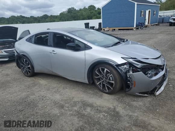 2024 Toyota Prius SE с VIN JTDACACU2R3035327, выставлен на аукционе Copart как лот 69905855 с пробегом Не указан миль и Списание • Salvage title. История ставок и продаж доступна на DreamBid. Изображение 4.