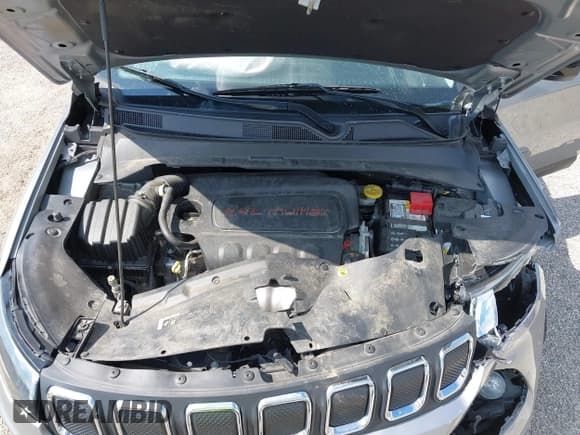 ✅ 2022 Jeep Compass Latitude Lux • VIN: 3C4NJDFBXNT175997 • Lot: 43244958. Wystawiony na IAAI z przebiegiem 42 972 mil. Bezpłatny archiwum sprzedaży aukcyjnych z USA i szczegółowy raport historii pojazdu na DreamBid. Zdjęcie 10.