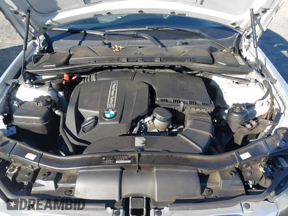 ✅ 2011 BMW 3 Series 335i • VIN: WBAPM5C5XBF181936 • Lot: 43573277. Wystawiony na IAAI z przebiegiem 84 357 mil. Bezpłatny archiwum sprzedaży aukcyjnych z USA i szczegółowy raport historii pojazdu na DreamBid. Zdjęcie 10.