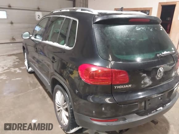 ✅ 2012 Volkswagen Tiguan S • VIN: WVGBV7AX8CW561221 • Lot: 43824990. Listed on IAAI with 208,752 mi. Free auction sales archive from the USA and detailed vehicle history report at DreamBid. Image 3.