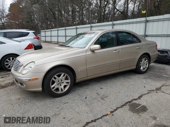 ✅ 2003 Mercedes-Benz E 320 • VIN: WDBUF65J33A270034 • Лот: 44042665. Опубликован ранее на Copart с пробегом 208 077 миль. Бесплатный доступ к архиву аукционных продаж из США и подробный отчёт об истории автомобиля на DreamBid. Изображение 1.