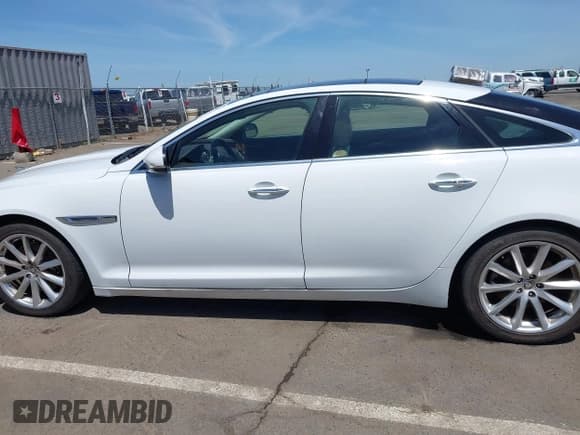 ✅ 2012 Jaguar XJ • VIN: SAJWA1CB4CLV33824 • Lot: 42279485. Listed on IAAI with 147,376 mi. Free auction sales archive from the USA and detailed vehicle history report at DreamBid. Image 14.
