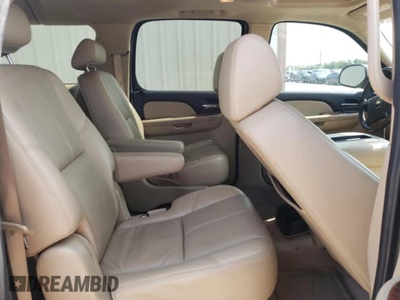 ✅ 2008 Chevrolet Suburban 2LT • VIN: 1GNFK16358R230448 • Lot: 63015024. Wystawiony na Copart z przebiegiem 157 843 mil. Bezpłatny archiwum sprzedaży aukcyjnych z USA i szczegółowy raport historii pojazdu na DreamBid. Zdjęcie 11.