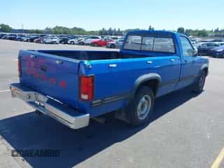 1992 Dodge Dakota z VIN 1B7HL26Y3NS501835, wystawiony jako IAAI lot #42808146 z przebiegiem 141 463 mil mil oraz . Historia ofert i sprzedaży dostępna na DreamBid. Obrazek 4.
