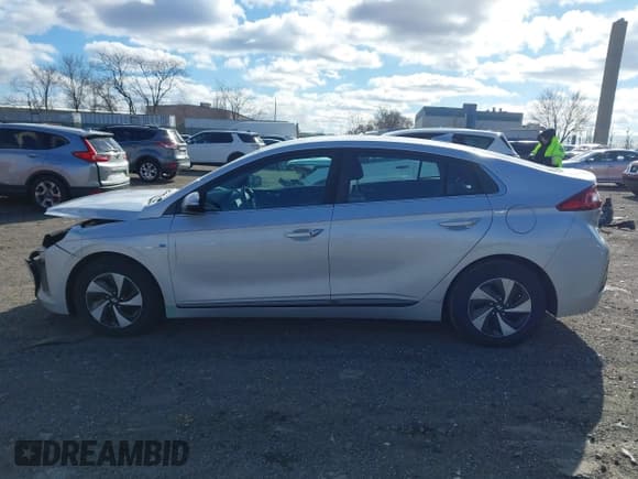 ✅ 2018 Hyundai Ioniq SEL • VIN: KMHC75LC2JU072027 • Lot: 41588070. Wystawiony na IAAI z przebiegiem Nie podano. Bezpłatny archiwum sprzedaży aukcyjnych z USA i szczegółowy raport historii pojazdu na DreamBid. Zdjęcie 13.