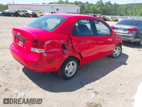 2006 Chevrolet Aveo LS z VIN KL1TD56656B632703, wystawiony jako IAAI lot #42045692 z przebiegiem 62 333 mil mil oraz . Historia ofert i sprzedaży dostępna na DreamBid. Obrazek 4.