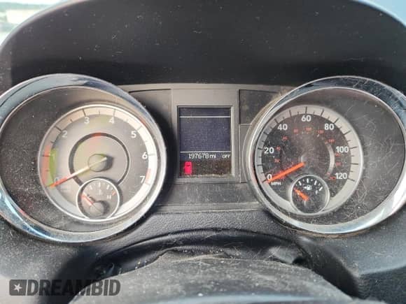 2014 Dodge Grand Caravan R/T with VIN 2C4RDGEG5ER472931, listed as a Copart auction lot 82223975 with 197,678 mi miles and Salvage title. Bid and sale history available at DreamBid. Image 9.