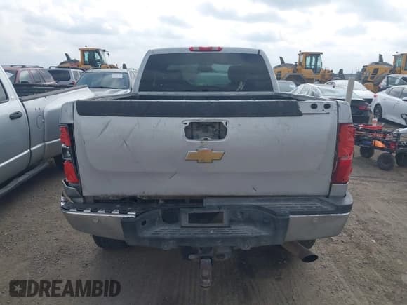 ✅ 2011 Chevrolet Silverado 2500HD LT • VIN: 1GC2KXCG4BZ314530 • Lot: 43730151. Wystawiony na IAAI z przebiegiem 245 803 mil. Bezpłatny archiwum sprzedaży aukcyjnych z USA i szczegółowy raport historii pojazdu na DreamBid. Zdjęcie 16.