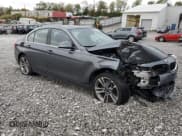 ✅ 2018 BMW 3 Series 330i xDrive • VIN: WBA8D9G57JNU69925 • Лот: 90672305. Опубликован ранее на Copart с пробегом 93 300 миль. Бесплатный доступ к архиву аукционных продаж из США и подробный отчёт об истории автомобиля на DreamBid. Изображение 4.