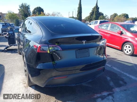 ✅ 2022 Tesla Model Y Long Range • VIN: 7SAYGAEE0NF538282 • Lot: 40826070. Wystawiony na IAAI z przebiegiem 35 231 mil. Bezpłatny archiwum sprzedaży aukcyjnych z USA i szczegółowy raport historii pojazdu na DreamBid. Zdjęcie 17.