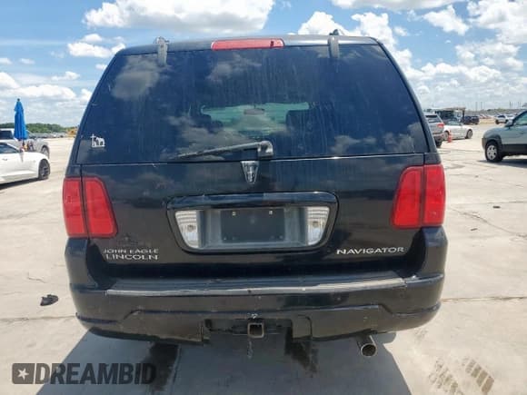 ✅ 2006 Lincoln Navigator Luxury • VIN: 5LMFU27506LJ01437 • Lot: 62932185. Listed on Copart with 266,153 mi. Free auction sales archive from the USA and detailed vehicle history report at DreamBid. Image 6.