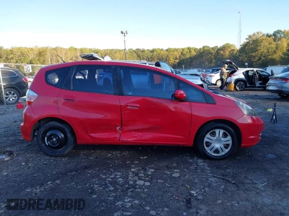 ✅ 2013 Honda Fit • VIN: JHMGE8H33DC075081 • Lot: 43500788. Wystawiony na IAAI z przebiegiem 209 288 mil. Bezpłatny archiwum sprzedaży aukcyjnych z USA i szczegółowy raport historii pojazdu na DreamBid. Zdjęcie 14.