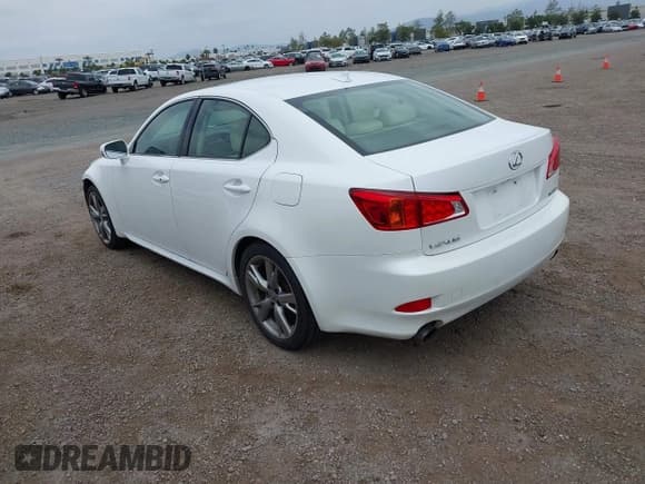 ✅ 2010 Lexus IS 350 • VIN: JTHBE5C21A5024315 • Lot: 42185188. Wystawiony na IAAI z przebiegiem 247 738 mil. Bezpłatny archiwum sprzedaży aukcyjnych z USA i szczegółowy raport historii pojazdu na DreamBid. Zdjęcie 3.