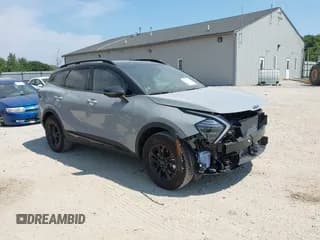 ✅ 2025 Kia Sportage X-Pro • VIN: 5XYK7CDF1SG304889 • Лот: 42995094. Опубликован ранее на IAAI с пробегом 3 645 миль. Бесплатный доступ к архиву аукционных продаж из США и подробный отчёт об истории автомобиля на DreamBid. Изображение 1.