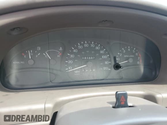 ✅ 1998 Ford Escort SE • VIN: 1FAFP13P9WW174004 • Lot: 65843664. Wystawiony na Copart z przebiegiem 101 507 mil. Bezpłatny archiwum sprzedaży aukcyjnych z USA i szczegółowy raport historii pojazdu na DreamBid. Zdjęcie 9.