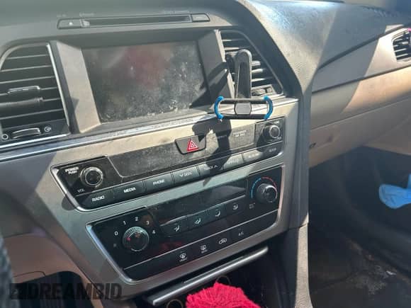 2016 Hyundai Sonata 2.4L z VIN 5NPE24AF7GH268034, wystawiony jako Copart lot #91316115 z przebiegiem Nie podano mil oraz Czysty tytuł • Clean title. Historia ofert i sprzedaży dostępna na DreamBid. Obrazek 11.