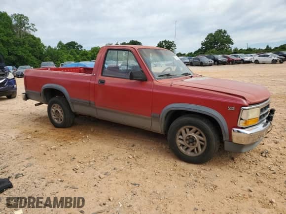 1991 Dodge Dakota z VIN 1B7FL26X2MS280550, wystawiony jako Copart lot #57748375 z przebiegiem 150 005 mil mil oraz Szkoda całkowita • Salvage title. Historia ofert i sprzedaży dostępna na DreamBid. Obrazek 4.