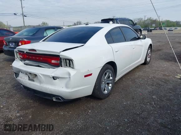 ✅ 2014 Dodge Charger RT • VIN: 2C3CDXCT3EH342422 • Lot: 41923310. Wystawiony na IAAI z przebiegiem 236 320 mil. Bezpłatny archiwum sprzedaży aukcyjnych z USA i szczegółowy raport historii pojazdu na DreamBid. Zdjęcie 4.