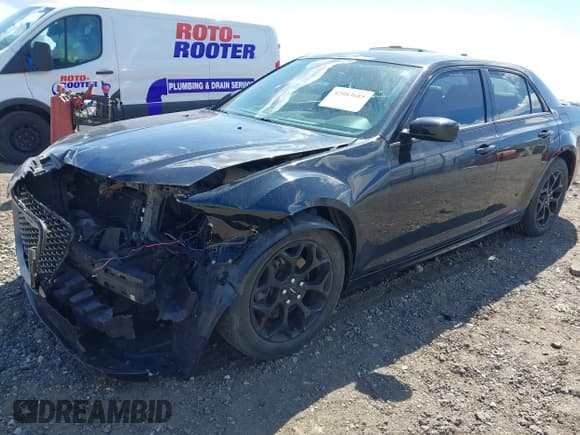 ✅ 2016 Chrysler 300 S • VIN: 2C3CCAGG2GH270631 • Lot: 42083685. Wystawiony na IAAI z przebiegiem 68 057 mil. Bezpłatny archiwum sprzedaży aukcyjnych z USA i szczegółowy raport historii pojazdu na DreamBid. Zdjęcie 2.