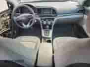 2019 Hyundai Elantra SE z VIN KMHD74LF9KU778258, wystawiony jako Copart lot #69585105 z przebiegiem 72 025 mil mil oraz Szkoda całkowita • Salvage title. Historia ofert i sprzedaży dostępna na DreamBid. Obrazek 8.