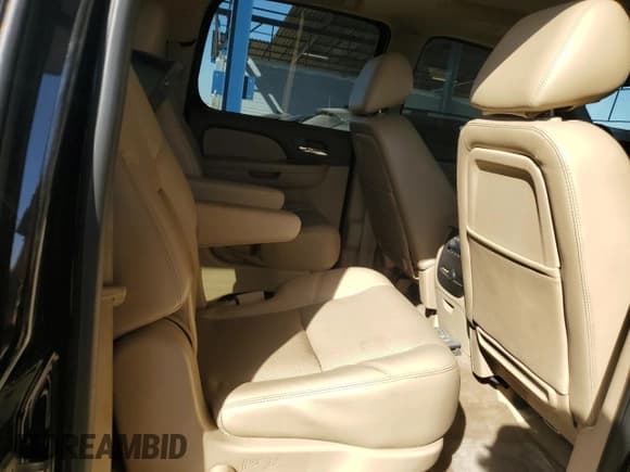 ✅ 2014 Chevrolet Suburban LTZ • VIN: 1GNSKKE72ER178233 • Lot: 74854114. Wystawiony na Copart z przebiegiem 120 570 mil. Bezpłatny archiwum sprzedaży aukcyjnych z USA i szczegółowy raport historii pojazdu na DreamBid. Zdjęcie 11.