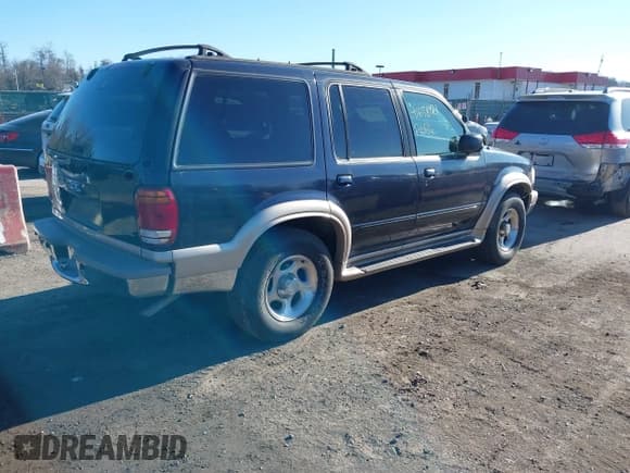 ✅ 2000 Ford Explorer Eddie Bauer • VIN: 1FMDU74E4YZA45773 • Lot: 41678121. Wystawiony na IAAI z przebiegiem 129 263 mil. Bezpłatny archiwum sprzedaży aukcyjnych z USA i szczegółowy raport historii pojazdu na DreamBid. Zdjęcie 4.