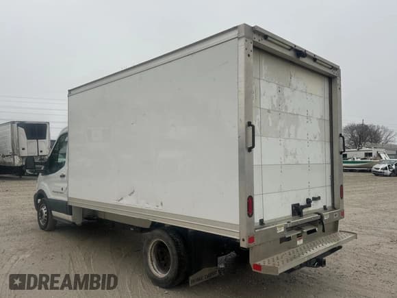 ✅ 2018 Ford Transit • VIN: 1FDBF8ZM2JKA71178 • Лот: 86913204. Опубликован ранее на Copart с пробегом 109 170 миль. Бесплатный доступ к архиву аукционных продаж из США и подробный отчёт об истории автомобиля на DreamBid. Изображение 3.
