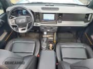 ✅ 2021 Ford Bronco • VIN: 1FMEE5DH0MLA77116 • Lot: 81920585. Wystawiony na Copart z przebiegiem 35 184 mil. Bezpłatny archiwum sprzedaży aukcyjnych z USA i szczegółowy raport historii pojazdu na DreamBid. Zdjęcie 8.