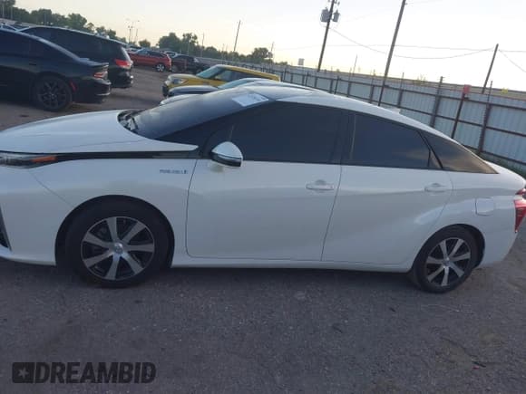 ✅ 2019 Toyota Mirai • VIN: JTDBVRBD1KA006112 • Lot: 42570134. Wystawiony na IAAI z przebiegiem 49 247 mil. Bezpłatny archiwum sprzedaży aukcyjnych z USA i szczegółowy raport historii pojazdu na DreamBid. Zdjęcie 14.