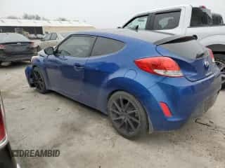 2016 Hyundai Veloster z VIN KMHTC6AD7GU283374, wystawiony jako Copart lot #39113943 z przebiegiem 86 274 mil mil oraz . Historia ofert i sprzedaży dostępna na DreamBid. Obrazek 2.
