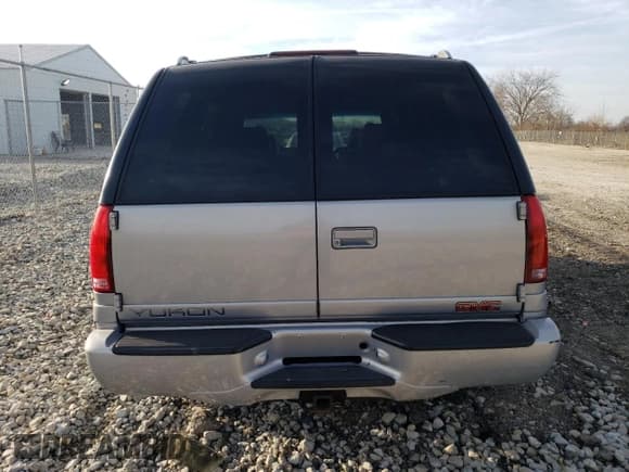 ✅ 2000 GMC Denali • VIN: 1GKEK63R1YR193039 • Lot: 49256685. Listed on Copart with 193,319 mi. Free auction sales archive from the USA and detailed vehicle history report at DreamBid. Image 6.