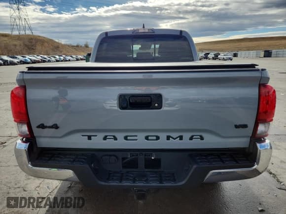✅ 2019 Toyota Tacoma SR • VIN: 3TMCZ5AN3KM269989 • Lot: 92092565. Listed on Copart with 56,069 mi. Free auction sales archive from the USA and detailed vehicle history report at DreamBid. Image 6.