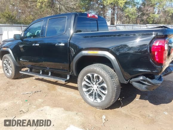 ✅ 2023 GMC Canyon 4WD Denali • VIN: 1GTP6FEK9P1146606 • Lot: 41330983. Wystawiony na IAAI z przebiegiem 18 907 mil. Bezpłatny archiwum sprzedaży aukcyjnych z USA i szczegółowy raport historii pojazdu na DreamBid. Zdjęcie 3.