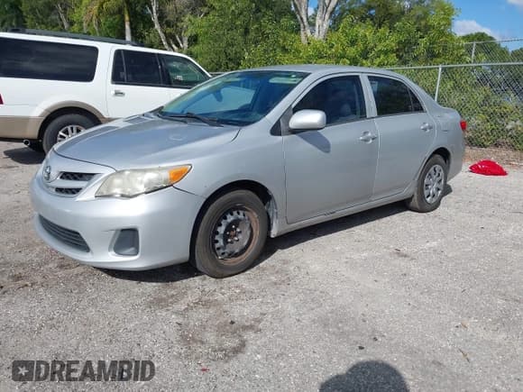 ✅ 2013 Toyota Corolla LE • VIN: 2T1BU4EE9DC066342 • Лот: 43772841. Опубликован ранее на IAAI с пробегом 218 455 миль. Бесплатный доступ к архиву аукционных продаж из США и подробный отчёт об истории автомобиля на DreamBid. Изображение 2.
