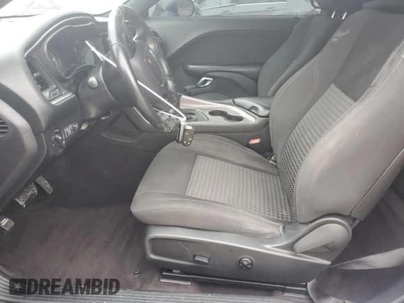 ✅ 2019 Dodge Challenger SXT • VIN: 2C3CDZAG8KH525666 • Lot: 90649955. Wystawiony na Copart z przebiegiem 95 991 mil. Bezpłatny archiwum sprzedaży aukcyjnych z USA i szczegółowy raport historii pojazdu na DreamBid. Zdjęcie 7.