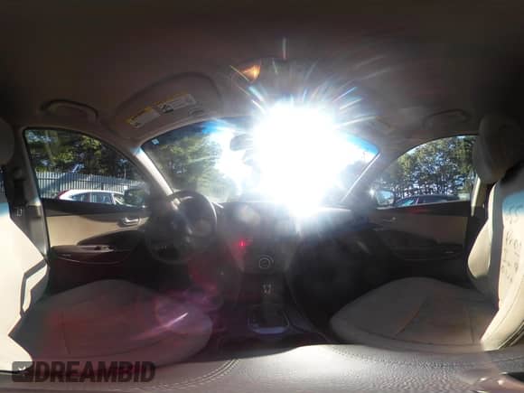 2017 Hyundai Santa Fe 2.4L с VIN 5NMZUDLB4HH015774, выставлен на аукционе IAAI как лот 43260785 с пробегом 158 905 миль миль и . История ставок и продаж доступна на DreamBid. Изображение 18.